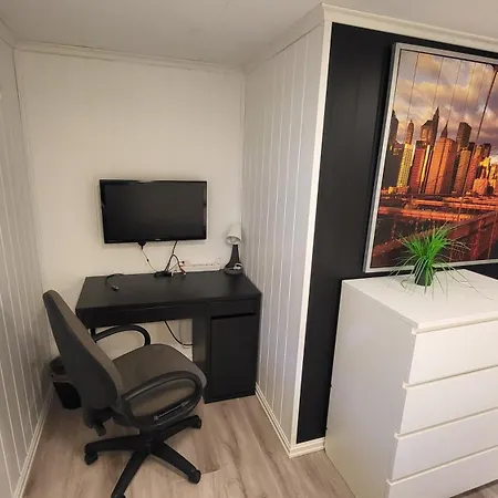 Fin I Stille Og Rolig Omrade Med Gratis Privat Parkering! * Stavanger