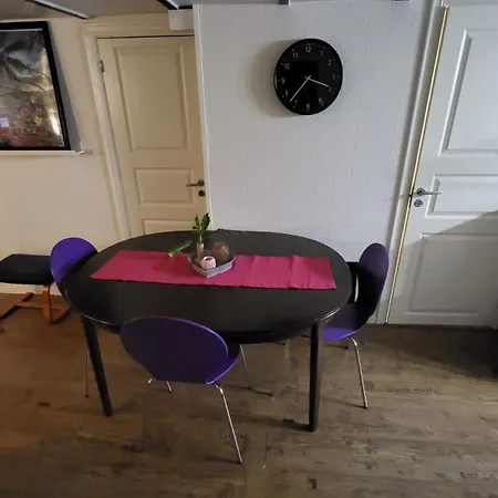 Apartment Fin I Stille Og Rolig Omrade Med Gratis Privat Parkering!