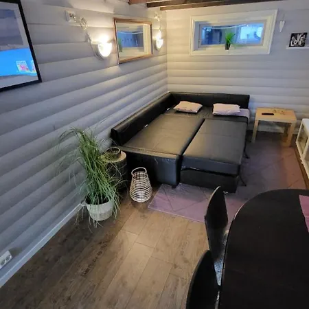 Fin I Stille Og Rolig Omrade Med Gratis Privat Parkering! Stavanger