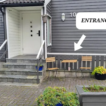 Fin I Stille Og Rolig Omrade Med Gratis Privat Parkering! *