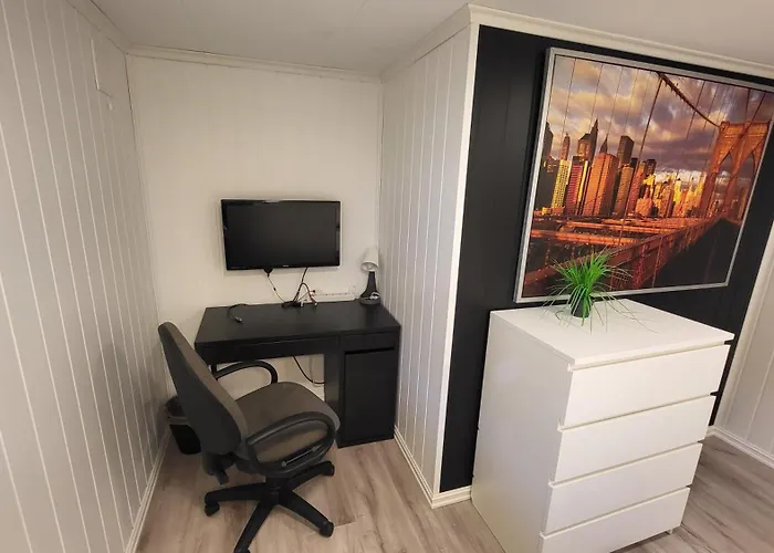 Fin I Stille Og Rolig Omrade Med Gratis Privat Parkering! * Stavanger