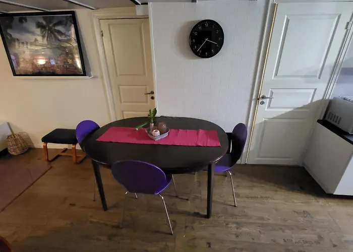 Apartmán Fin I Stille Og Rolig Omrade Med Gratis Privat Parkering!