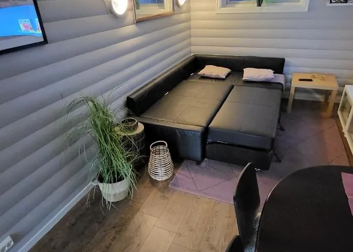 Fin I Stille Og Rolig Omrade Med Gratis Privat Parkering! Stavanger