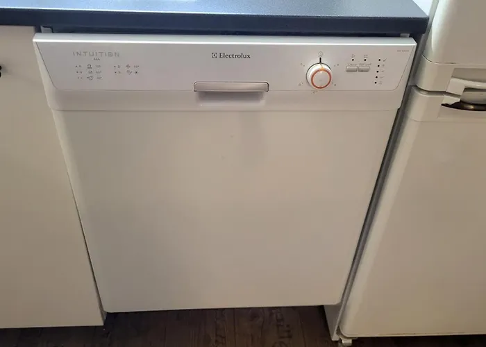 Fin I Stille Og Rolig Omrade Med Gratis Privat Parkering! * Stavanger