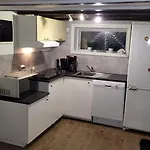 Fin I Stille Og Rolig Omrade Med Gratis Privat Parkering! Apartamento *